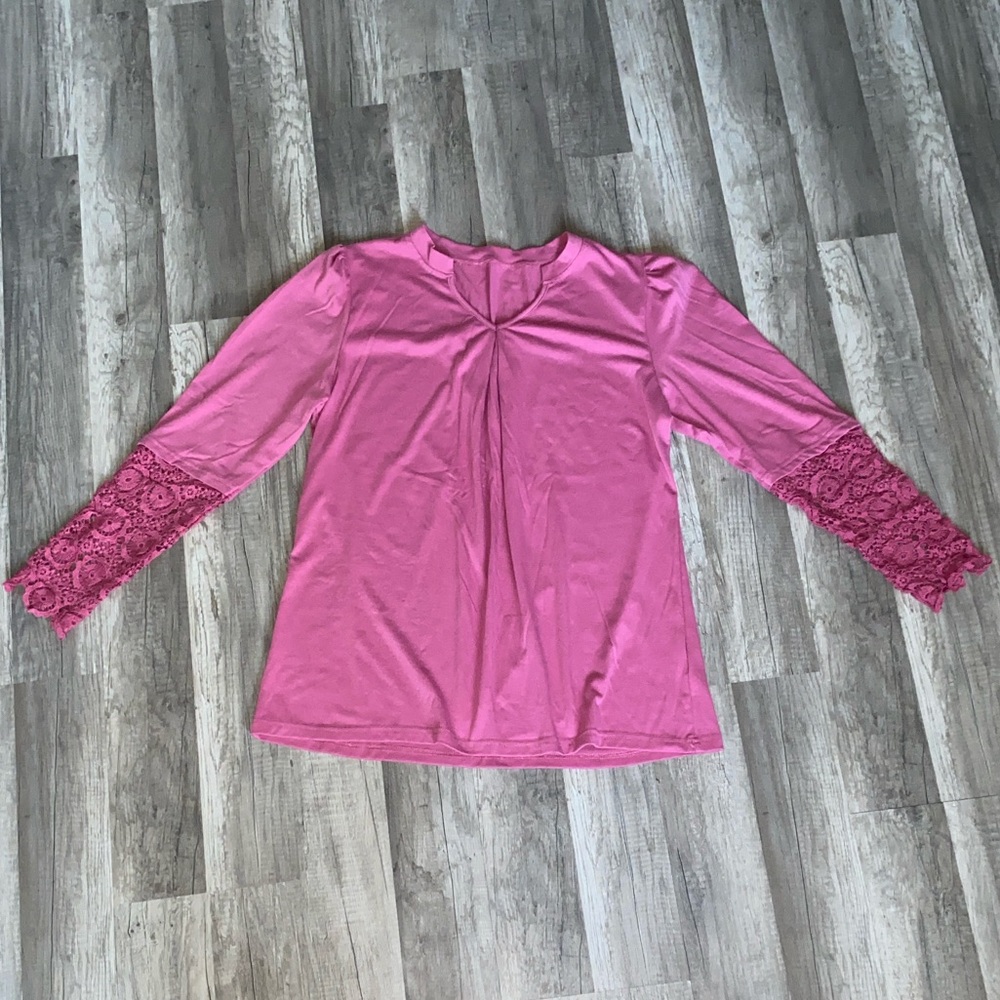 💚 3/$15 Chic Pink Lace Sleeve Blouse - Picture 3 of 3